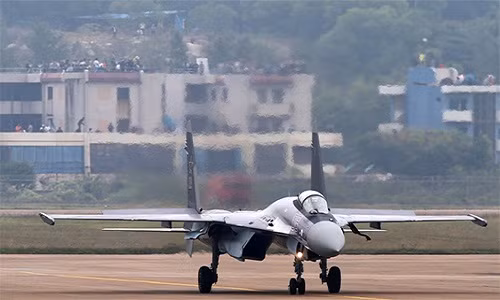 Máy bay chiến đấu Su-35S biểu diễn tại Chu Hải.