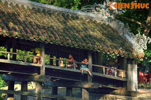 Cây cầu lịch sử này là điểm đến mà du khách không nên bỏ qua mỗi khi ghé thăm xứ Huế.