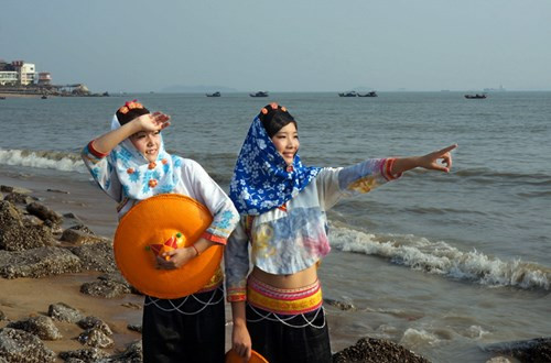 Nhờ đó, nhiều phong tục tập quán đặc trưng của người Huệ An Nữ vẫn còn được truyền lại đến ngày nay.