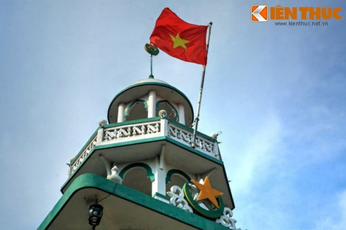 Đến năm 1965, thánh đường được xây mới bằng bê tông cốt sắt, và tồn tại cho đến nay. Tất cả các hạng mục đều do các tín đồ người Chăm địa phương góp công, góp của.