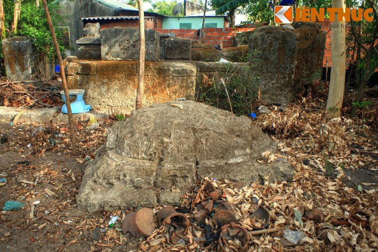 Theo các nhà sử học, đây là khu mộ táng của những lớp cư dân người Việt vào thời kỳ đầu của quá trình định cư, khai khẩn, xây dựng vùng đất Phú Yên khoảng thế kỷ 17-18. Ngày nay, các ngôi mộ đang nằm trong cảnh hoang phế và bị tổn hại từng ngày do các hoạt động của con người. Những giải pháp bảo vệ khu mộ cổ độc đáo này là rất cần thiết.