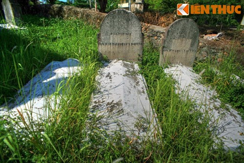 Sau 2 thế kỷ, những biến cố lịch sử đau thương trên bán đảo Sơn Trà đã bị dòng thời gian xóa nhòa. Điều còn lại ở nghĩa trang cổ xưa này là một khoảng không gian thoáng đãng và bình yên, như tấm lòng rộng mở và bao dung của con người Đà Nẵng.