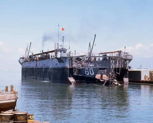 Tàu quân sự Mỹ ở Đà Nẵng.