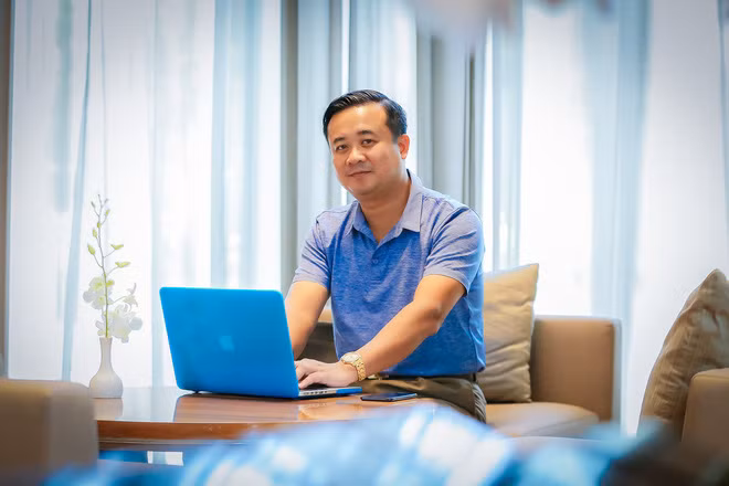 Sau khi ông Lê Văn Hướng rơi vào vòng lao lý, hoạt động kinh doanh của công ty bị xáo trộn, ban lãnh đạo thay đổi liên tục, nhiều hợp đồng lớn bị ngưng, cổ phiếu bán tháo, ngân hàng xiết nợ, thêm vào đó là hàng trăm tỷ đồng tiền mặt và tiền gửi bị biến thành những khoản phải thu có nguy cơ không thu hồi được. Tình hình này khiến JVC báo lỗ tới hơn 700 tỷ trong năm tài chính 2015.