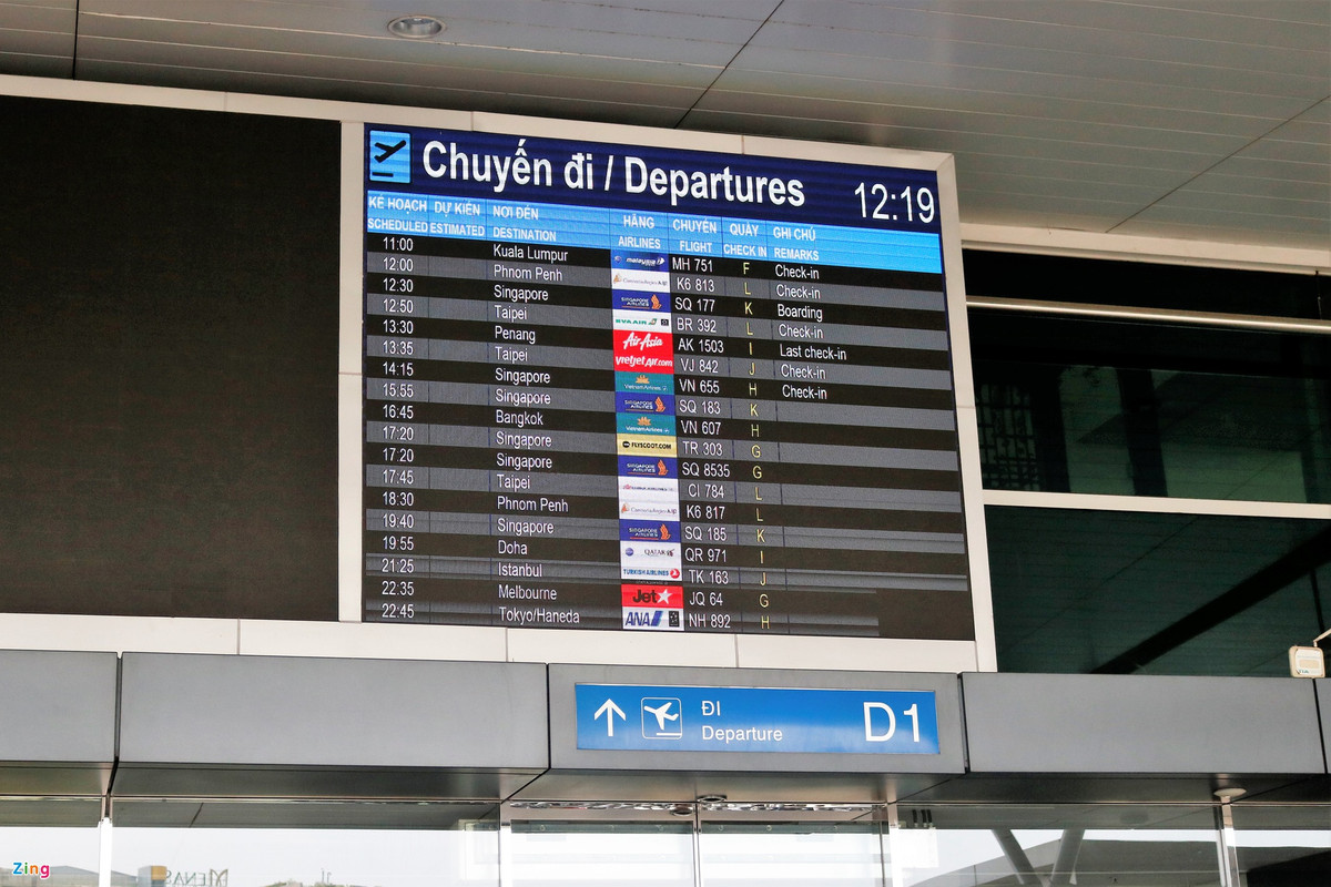 Ga quoc te Tan Son Nhat dan dong khach di du lich nuoc ngoai