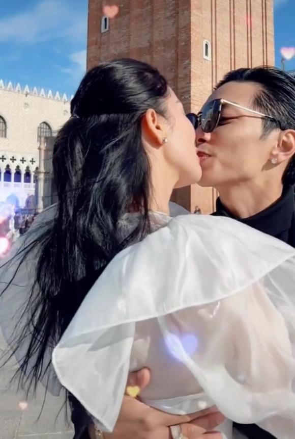 Khanh Thi - Phan Hien bat trend om vao long-Hinh-2