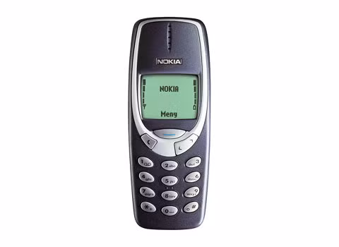 Năm 1999, Nokia cho ra mắt điện thoại 3210, một trong những chiếc điện thoại phổ biến và thành công nhất trong lịch sử với 160 triệu chiếc được bán. Chiếc điện thoại tiếp theo của dòng này 3310 là một biểu tượng mới của điện thoại di động.