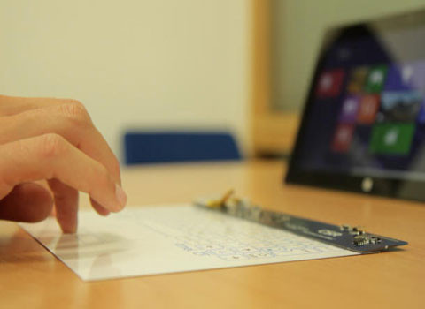 Bàn phím cảm ứng mỏng nhất thế giới, dày 0,5mm. Chiếc bàn phím này được công ty CRS chế tạo. Nó sử dụng công nghệ Bluetooth tiết kiệm năng lượng và sử dụng công nghệ in dẫn mực, cho phép in theo nhiều kích cỡ, với nhiều kiểu.