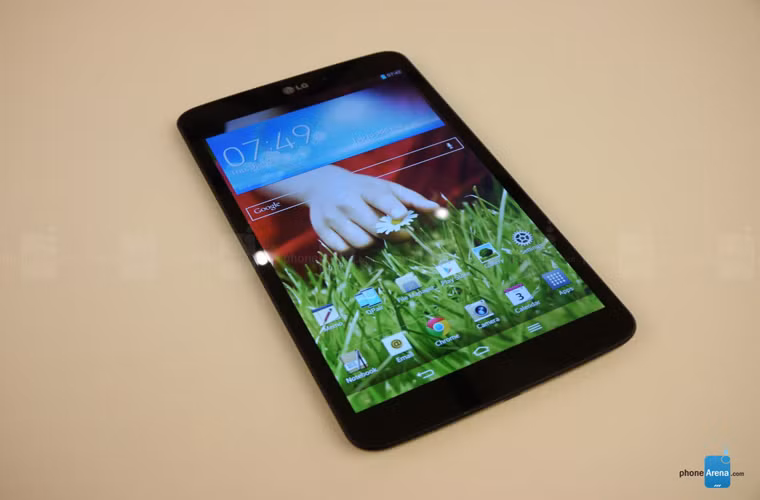 LG G Pad 8.3 sẽ được bán với giá 299 USD. Theo trang mạng Trung Quốc, Zol, chiếc điện thoại LG G Pad 8.3 sẽ được bán với giá 299 USD khi lên kệ vào quý IV năm nay. Điện thoại sử dụng bộ vi xử lý Snapdragon 600 lõi tứ, 1,7 GHZ và RAM 2 Gb, camera sau 5 Mp, màn hình có độ phân giải 1080p.