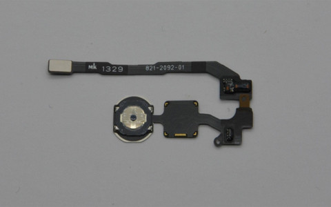 Cựu giám đốc điều hành bộ phận nghiên cứu sinh trắc học: iPhone 5S có tính năng nhận diện dấu vân tay. Tuy chỉ là một cậu nhóc nhưng Sonny Dickson đã là nơi cung cấp vỏ bọc nhiều màu cho iPhone 5C và iPhone 5S. Dickson cho biết nhiều nguồn từ Trung Quốc, những nguồn đã mua mẫu bộ phận từ công ty để đặt hàng vỏ bọc, đã khẳng định sự tồn tại của tính năng này trên iPhone 5S.