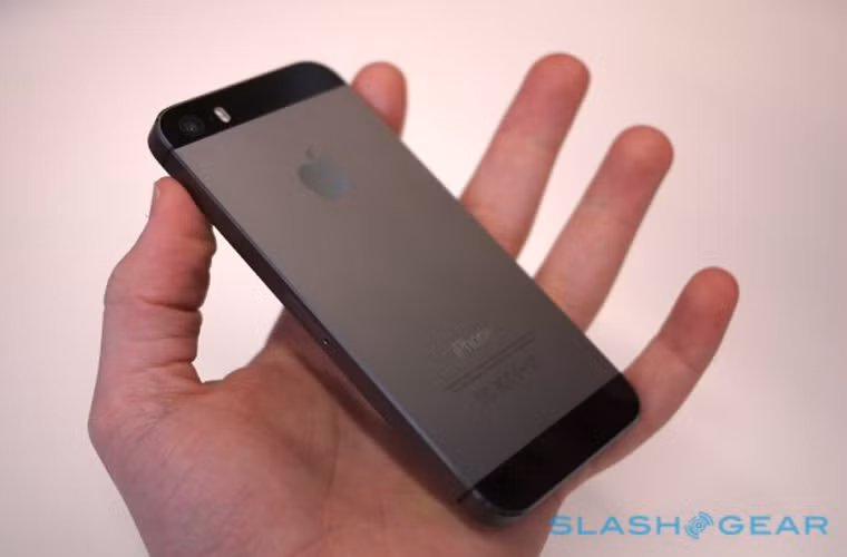 Iphone 5S được đặt hàng từ 17/9 tại Trung Quốc. Trung Quốc là quốc gia duy nhất trên thế giới tính đến thời điểm này nhận đặt hàng iPhone 5S, bắt đầu từ 17/9. Đây là một bằng chứng cho thấy Apple ngày càng “chiều chuộng” thị trường Trung Quốc.