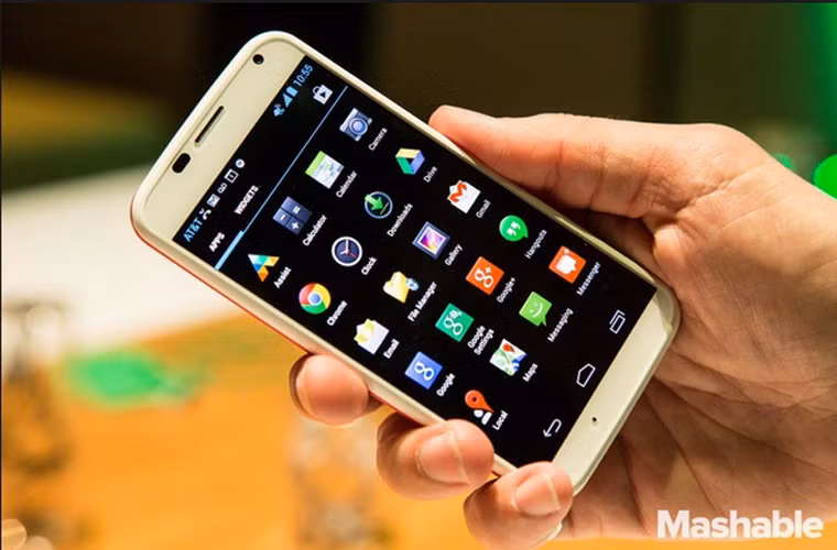 Moto X có giá bán 6,3 triệu. Đây là mức giá mà nhà mạng Republic Wireless đưa ra cho máy Moto X không kèm hợp đồng. Tuy nhiên, rắc rối duy nhất là máy sẽ không hoạt động với các nhà mạng khác, trừ Sprint (mạng Republic Wireless đang dùng).