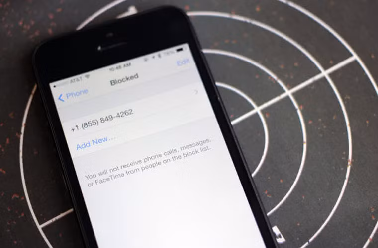 Chặn cuộc gọi trên iOS 7. Hệ điều hành iOS 7 cho phép bạn chặn số điện thoại, địa chỉ email thông qua điện thoại, facetime và tin nhắn.