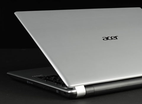 Acer từ chối sáp nhập với Lenovo và ASUS. Một dự án của nhóm các ngân hàng đầu tư đã có ý định mời Lenovo và ASUS sáp nhập cùng Acer. Tuy nhiên, phản ứng trước tin đồn này, Acer cho biết họ chưa nhận được lời mời nào, và nếu có thì họ cũng không có hứng thú với bản hợp đồng này.