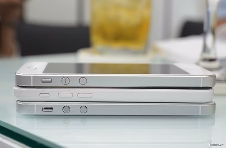 Apple có thể bán được 5-6 triệu iPhone 5S, 5C trong cuối tuần này. Nhà phân tích Gene Munster của công ty Piper Jaffray cho biết ông nghĩ Apple sẽ có thể bán được 5-6 triệu chiếc iPhone 5S và 5C trong cuối tuần đầu tiên từ sau khi ra mắt, bằng hoặc nhiều hơn iPhone 5 ra mắt năm ngoái.