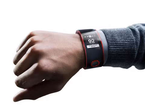 Nissan ra mắt đồng hồ thông minh, nối ô tô và người lái. Nissan vừa giới thiệu mẫu đồng hồ thông minh mới Nismo, cho phép kết nối người lái và xe, trong đó hiển thị tốc độ xe, nhịp tim người lái…