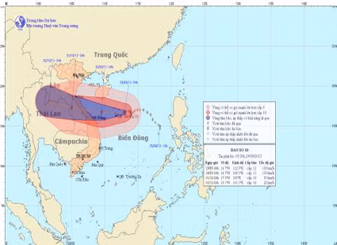 Hình ảnh mới nhất về cơn bão số 10.