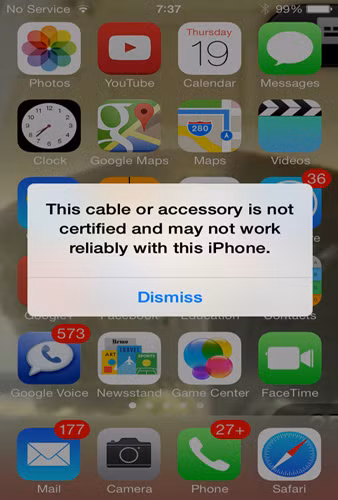 Apple chặn cáp Lightning giả bằng iOS 7. Đây là một động thái sau hàng loạt những câu chuyện thương tâm về các vụ tai nạn có liên quan đến dây sạc giả của iPhone và iPad. Với iOS 7, nếu là cáp giả, sẽ xuất hiện dòng hiển thị “dây cáp hoặc thiết bị phụ trợ này không đảm bảo chất lượng và sẽ không làm việc được với chiếc iPhone này một cách đáng tin cậy”.