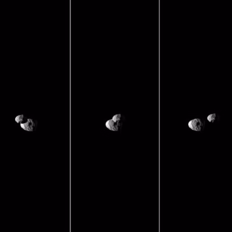 Epimetheus và Janus-hai mặt trăng tránh được va chạm trong khoảng cách cực gần. Epimetheus và Janus là 2 mặt trăng của sao Thổ có chung một quỹ đạo bay.Cứ 4 năm chúng lại ở những vị trí cực gần nhau.