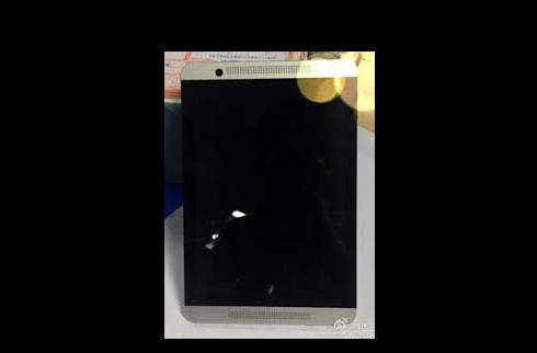 HTC sản xuất máy tính bảng HTC One? Bức hình mới lộ gần đây cho thấy có thể HTC đang có ý định sản xuất máy tính bảng sau khi đã cho ra đời 2 phiên bản mới của HTC One là HTC mini và HTC One Max. Sở dĩ có thể khẳng định như vậy là vì góc màn hình vuông hơn so với HTC One Max. Máy tính bảng mới này có thể có màn hình từ 8-10 inch.