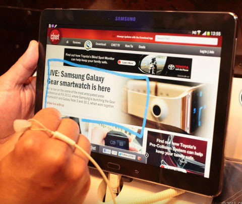 Note 10.1 có camera 8 Mp, camera trước 2 Mp. Dù cùng có màn hình 10.1 inch, nhưng do viền của phiên bản năm nay mỏng hơn nên chiếc máy tính bảng trông gọn gàng hơn người tiền nhiệm. Nó sử dụng pin có thời lượng sử dụng lâu hơn 8220 mAh. Hiện Note 10.1 2014 edition được trang bị hệ điều hành Android 4.3.