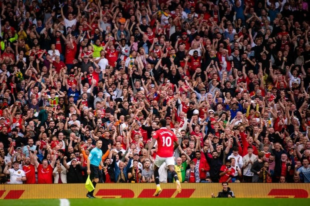 1. Đứng đầu danh sách chính là Manchester United. Họ vẫn là đội bóng được hâm mộ nhất thế giới. Trong 74.310 chỗ ngồi ở sân Old Trafford, trung bình mỗi trận 73.690 ghế được lấp đầy trong năm nay.