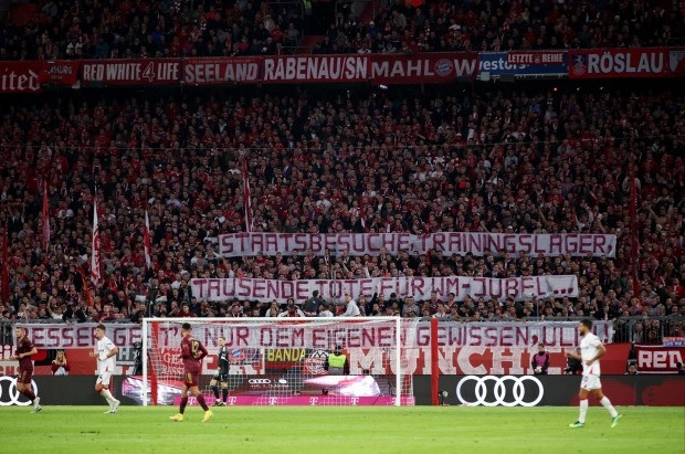 5. Bayern Munich đứng thứ 5 trong danh sách khi có trung bình 60.362 CĐV đến sân Allianz Arena vào năm 2022. Nơi đây có sức chứa lên tới 75.024 người. Nếu các trận đấu vào đầu năm 2022 không bị hạn chế số lượng khán giả do dịch Covid-19, Bayern có khả năng sẽ đứng ở vị trí cao hơn.