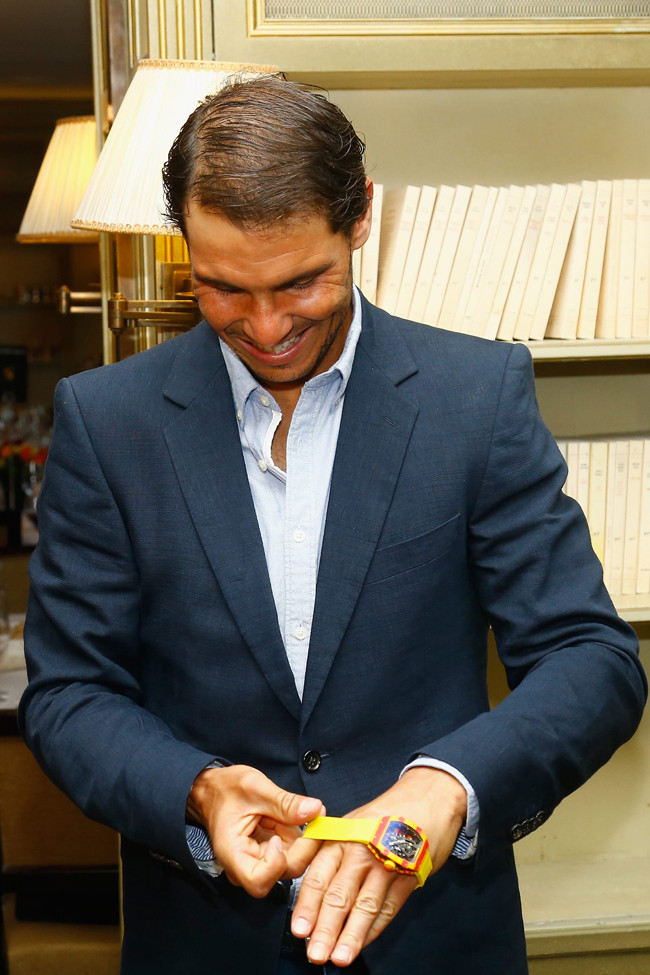 Còn rời sân đất nện, anh cho biết thường ăn mặc khá bình thường.