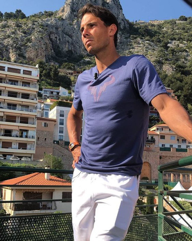 “Mọi người thường thấy tôi mặc quần jean và áo sơ mi, hoặc áo thun kèm áo khoác. Tôi chỉ mặc những thứ khiến tôi cảm thấy thoải mái”, nam vận động viên cho biết thêm.