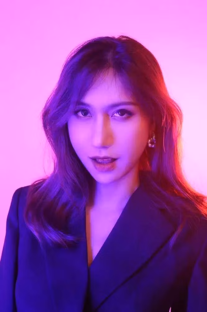 Từng nhận nhiều lời chê bai về chuyện "dao kéo" nhưng Lynk Lee cho biết đã dần quen và chai lỳ hơn nên hiện tại những lời đó cô không còn cảm thấy quá buồn. 