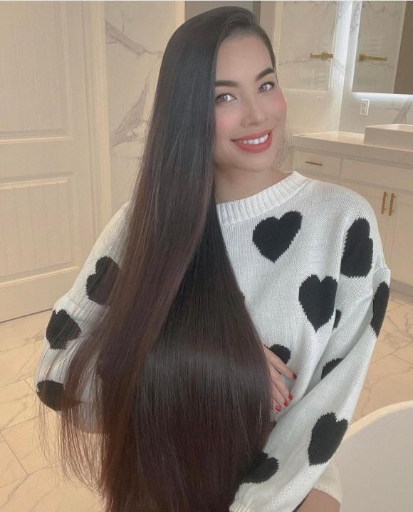  Mới đây, trên trang cá nhân của mình, hoa hậu Phạm Hương đã tiết lộ điều yêu nhất ở tuổi 30 của mình. Cô viết: "Sau buổi tập yoga, yêu làn da mộc tuổi 30. Thành quả của mình sau quá trình liên trì tập luyện và chăm sóc da kĩ càng".