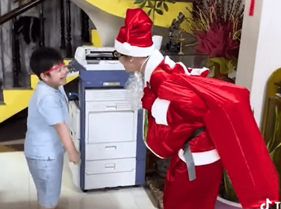 Nhật Kim Anh tặng con quà Noel, lộ cách xưng hô với chồng cũ Nhat Kim Anh tang con qua Noel, lo cach xung ho voi chong cu