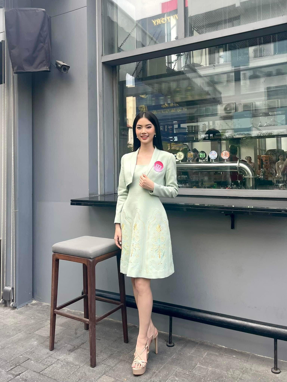 Hương Giang cho biết thế mạnh của cô là sự năng động của tuổi trẻ, hạn chế là chưa dám bứt phá, còn mặc cảm, thiếu tự tin. Đến với cuộc thi là cơ hội giúp cô tự tin hơn, dám bước ra khỏi vùng an toàn để khẳng định bản thân.