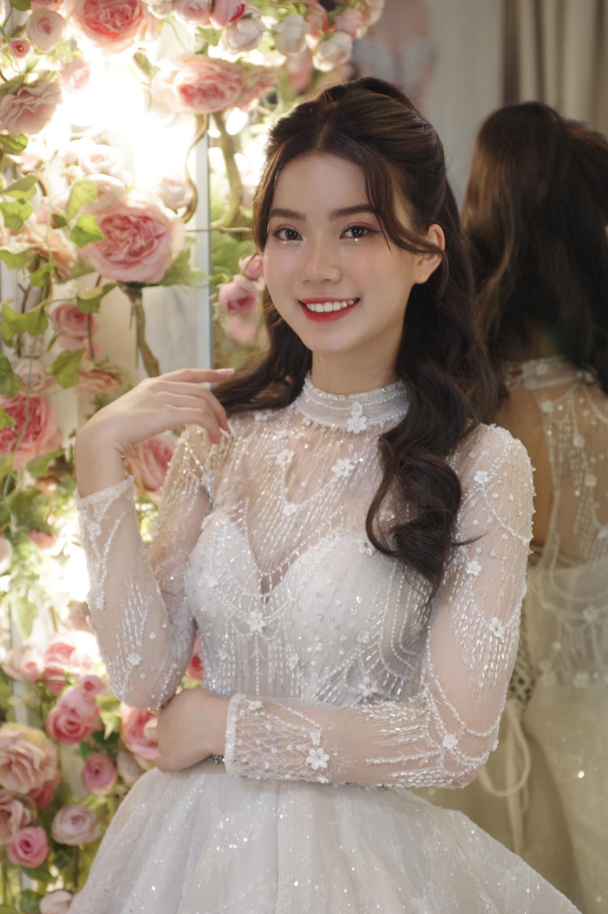 10X từng bị các bạn chê điệu vì khẩu ngữ nhẹ và nhỏ. Việc bị trêu đùa quá nhiều khiến cô ám ảnh đến mức phải trốn tránh mọi người. Sau này, thay vì chạy trốn, Hương Giang lựa chọn cách đối mặt, tập làm quen, không sợ sệt trước những lời chê bai. Hiện tại, Hương Giang đã bản lĩnh hơn.