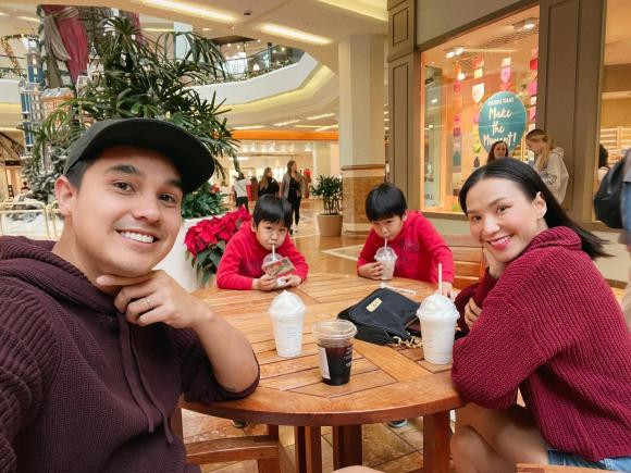 Quỳnh Trâm - Baggio hiện vẫn đang ở nhờ nhà bố mẹ tại Mỹ. Sau hơn 2 năm ở nhờ nhà bố mẹ, cũng tính mua nhà riêng. Nhưng để thực hiện được ước mơ này hai vợ chồng phải cố gắng rất nhiều, vì theo Quỳnh Trâm - vợ Baggio chia sẻ thì hai vợ chồng cô phải kiếm được gần 16 tỷ - hơn 18 tỷ đồng mới có thể mua nhà tại Mỹ.