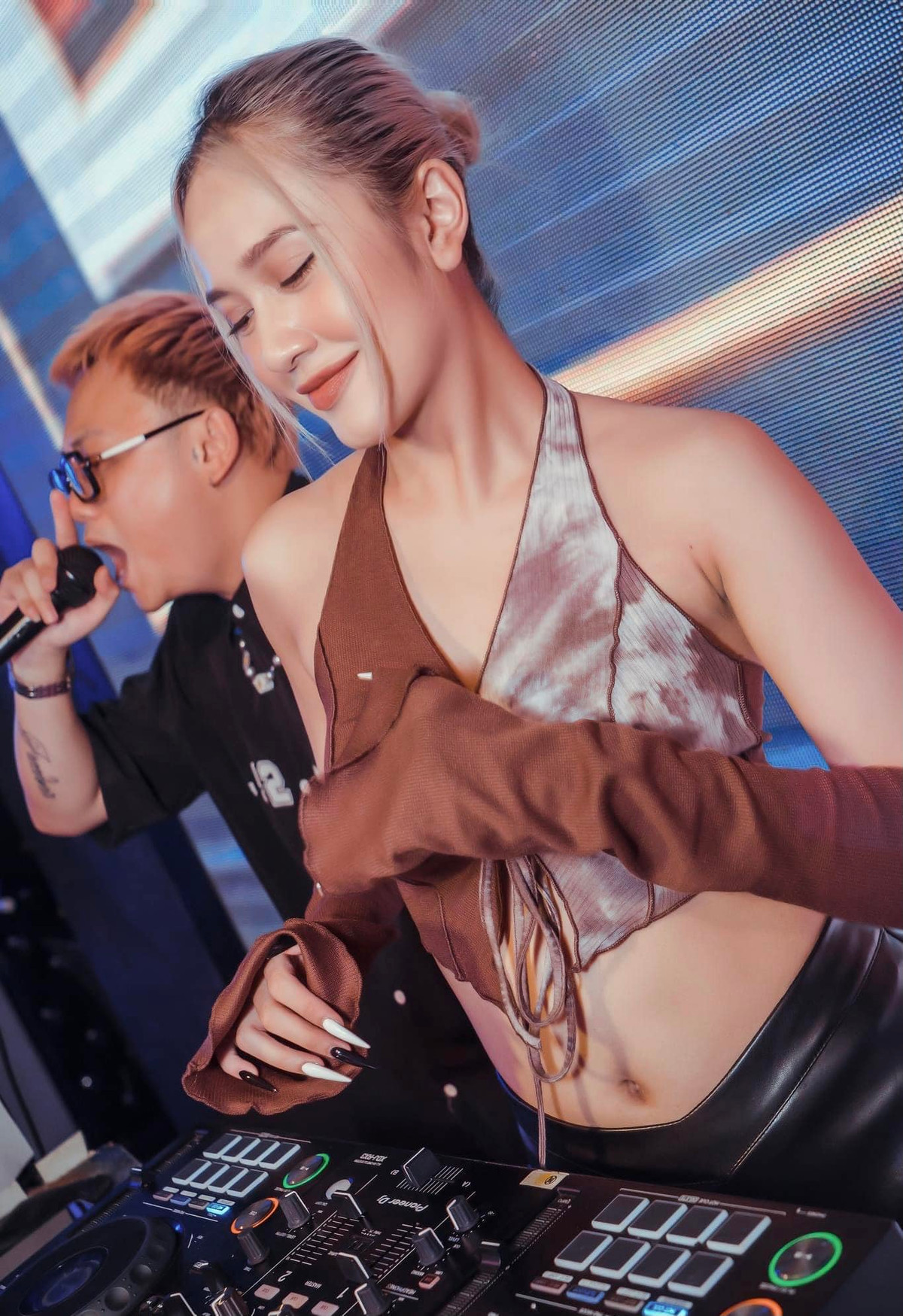 Nên vẫn đảm bảo được sự chừng mực và gợi cảm ở mức vừa đủ.