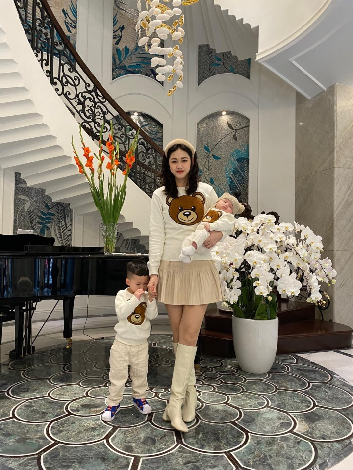 Cuoc song nhung lua cua 2 chi em a hau tu choi thi quoc te-Hinh-9