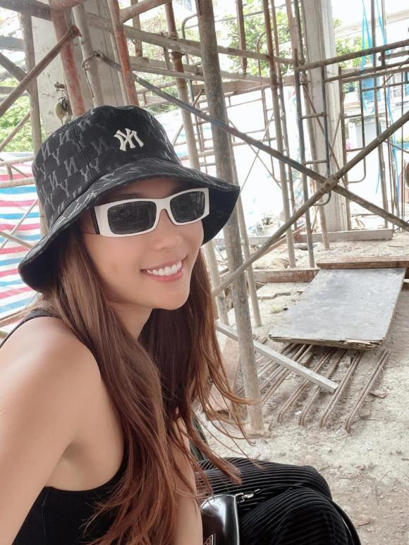 Vo chong Thuy Diem xay nha lien tuc, kinh te 