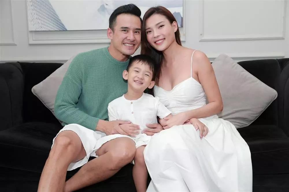 Vo chong Thuy Diem xay nha lien tuc, kinh te 