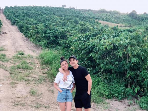 Vo chong Thuy Diem xay nha lien tuc, kinh te 