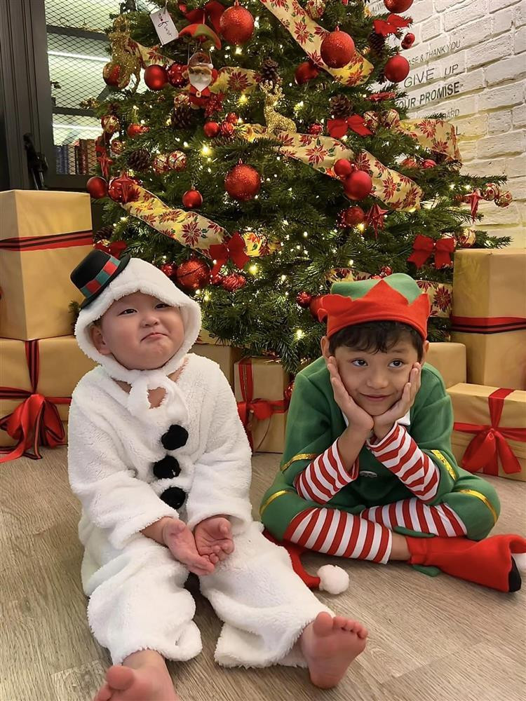 ẻ đáng yêu của 2 nhóc tỳ nhà Trà My Idol.