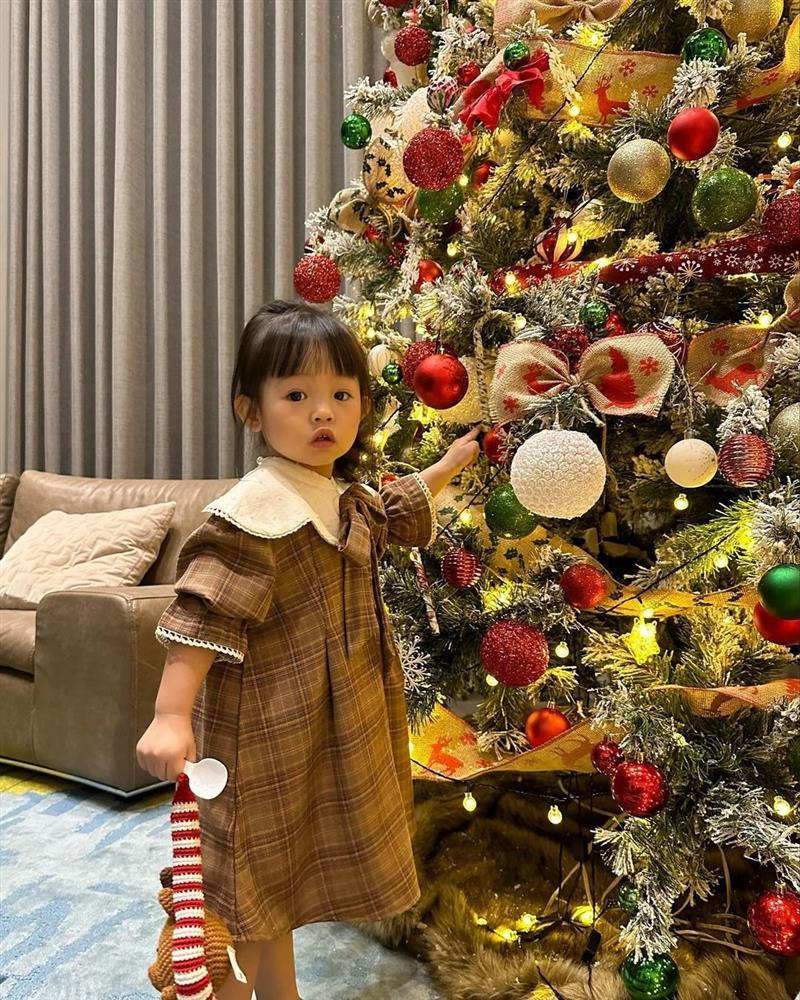 iểu cảm ngơ ngác đáng yêu của nhóc tỳ nhà Cường Đô La.