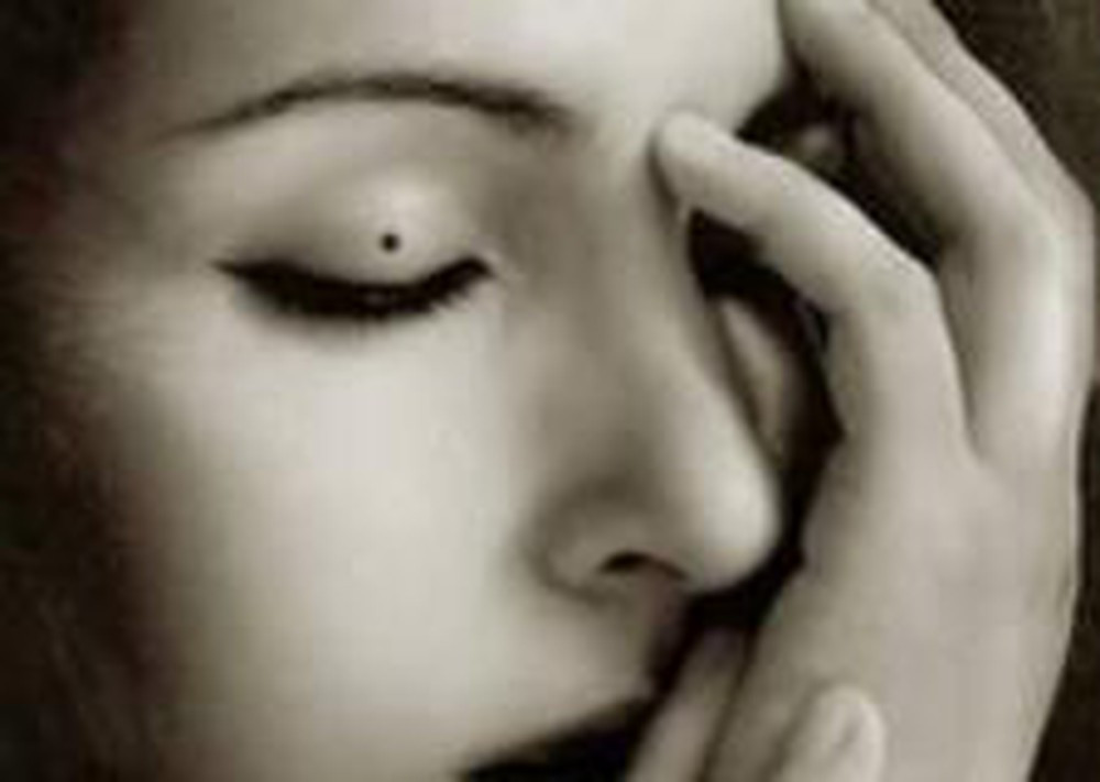 Người này có khả năng thành công ở nhiều lĩnh vực khác nhau. Đây cũng là nốt ruồi mang tới vận quý nhân. Người sở hữu nốt ruồi này có thể giàu sang một cách nhanh chóng.