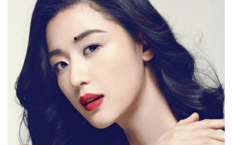 Đường tài lộc của họ hanh thông, dễ gặp may mắn. Người này còn có vận quý nhân vượng, hay được người khác giúp đỡ, làm gì cũng thuận lợi.