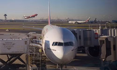 Hành khách cho rằng chất lỏng tràn ra từ nhà vệ sinh trên chuyến bay từ Los Angeles đến Sydney của hãng Virgin Australia hôm 3/11 là do nổ toilet.