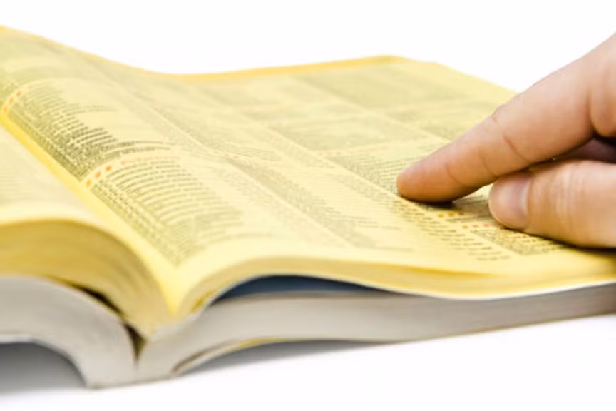 2. 70 người Bồ Đào Nha được chọn ngẫu nhiên để thừa kế tài sản của quý tộc. Quý tộc Bồ Đào Nha Luis Carlos de Noronha Cabral da Camara đã phát tán gia sản theo cách vô cùng kỳ quặc. Sau khi ông qua đời, 70 người đã được thông báo rằng họ nhận được tiền thừa kế của Camara. Họ được chọn ngẫu nhiên từ danh bạ điện thoại, trước sự chứng kiến của 2 nhân chứng tại một văn phòng đăng ký từ trước đó 13 năm, tức là vào năm 1988.