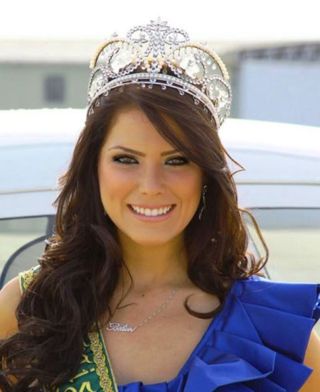 6. Vương miện hoa hậu Brazil: Chiếc vương miện của hoa hậu Brazil năm 2011 được chế tác tư bạch kim, ngọc trai và đá quý. Nó được lấy cảm hứng từ những bông hoa lan vùng nhiệt đới.