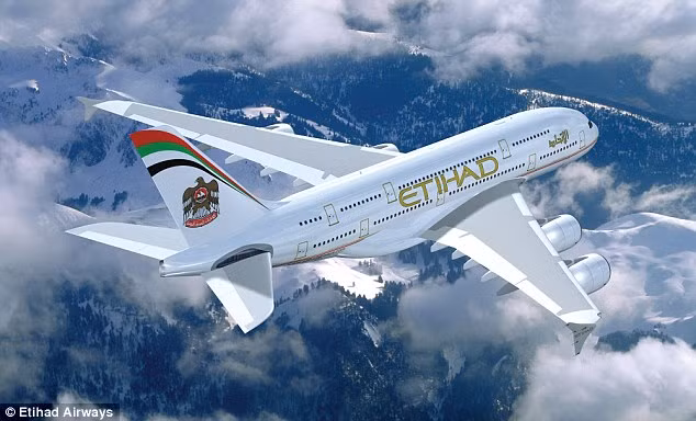 The Residence được quảng cáo là "một căn hộ trên bầu trời với giường ngủ đôi rộng 84 inch, một TV màn hình phẳng 32 inch, một đầu bếp phục vụ và có cả quản gia riêng trên chiếc máy bay.