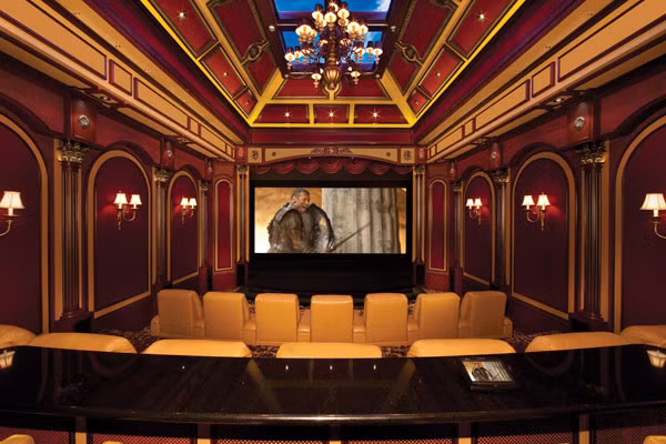 Bạn cũng có thể biến rạp chiếu phim thành "cung điện" trong ngôi nhà mình.