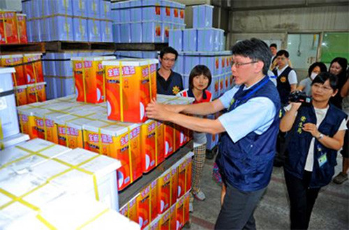 Thuc pham Trung Quoc doc hai bi phat hien gay rung dong 2014-Hinh-3